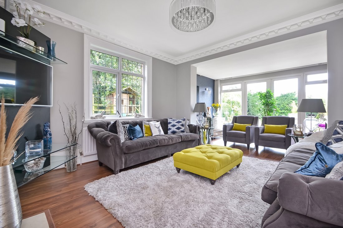 5 Bedroom Detached House For Sale In In Waterlooville, England, United