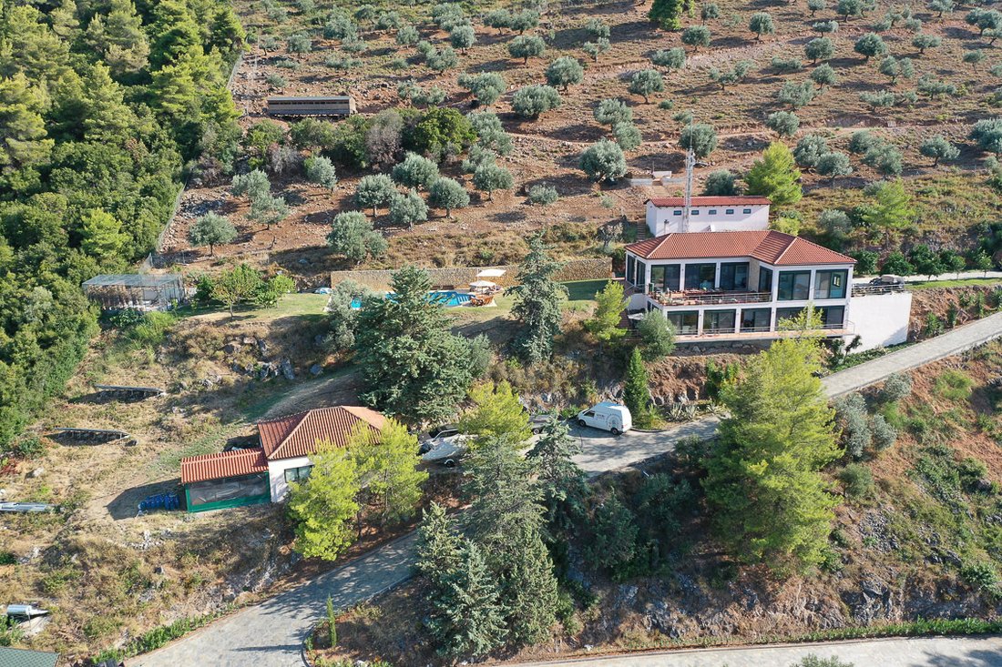 Estate in Istiaia-Aidipsos, Thessaly and Central Greece, Greece 3 - 13317249