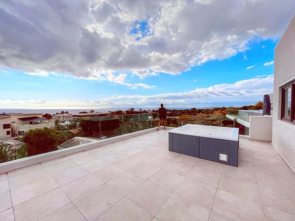 Modern 3 Bed Penthouse In An In Black River, Rivière Noire District