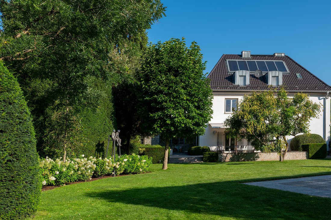 Stylish City Villa With Dream Garden And In Frankfurt Am Main, Hessen