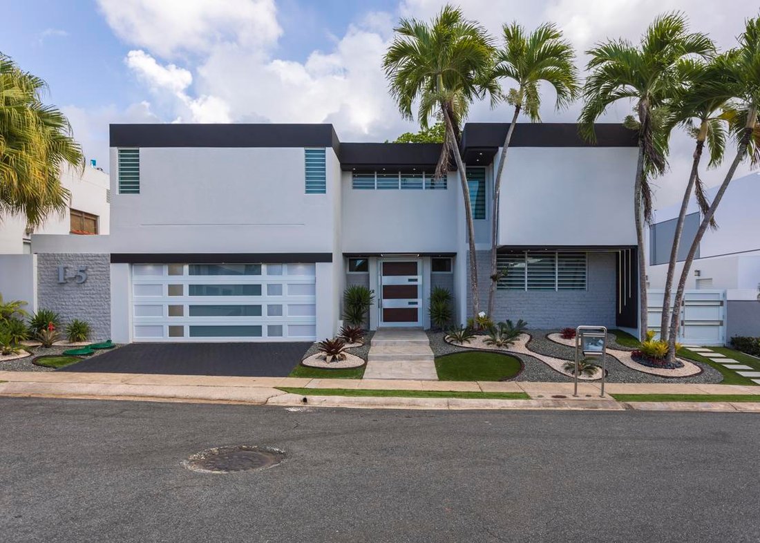 Renovated Modern Minimalistic House At Tierra Alta Iii In Guaynabo