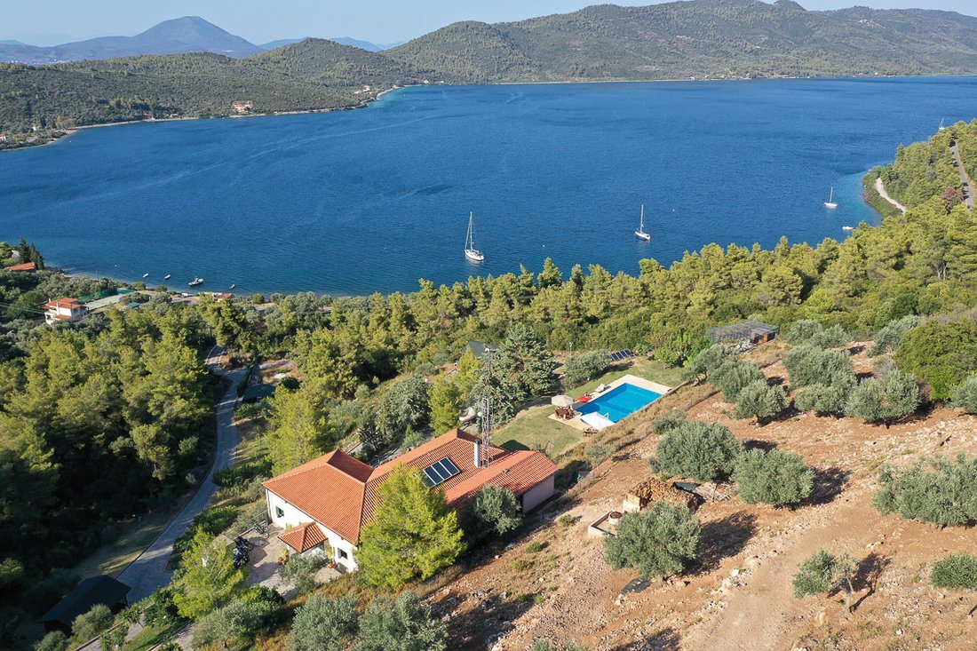 Estate in Istiaia-Aidipsos, Thessaly and Central Greece, Greece 1 - 13317249