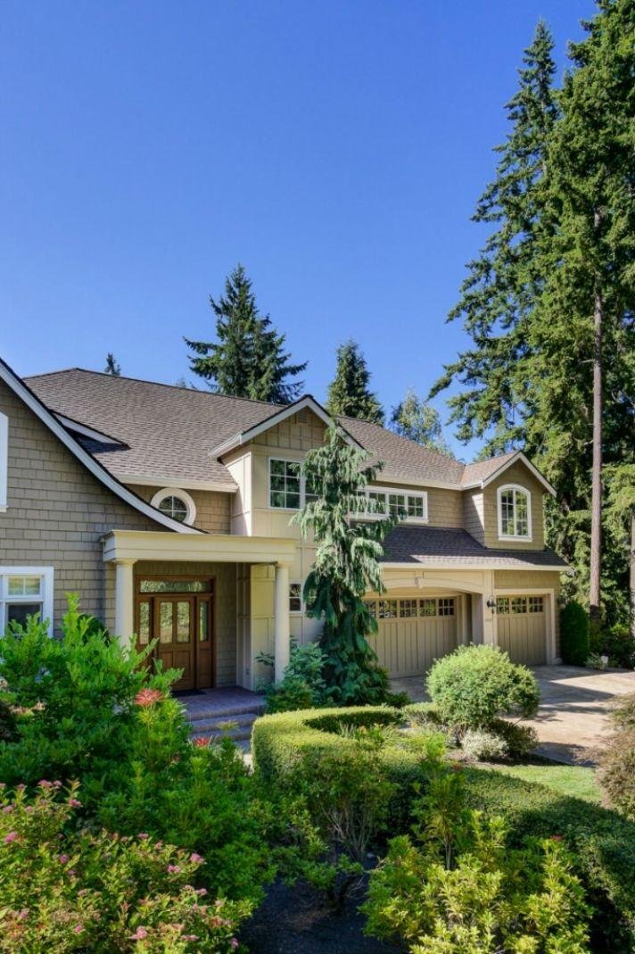 Beautiful Enatai Traditional In Bellevue, Washington, United States For