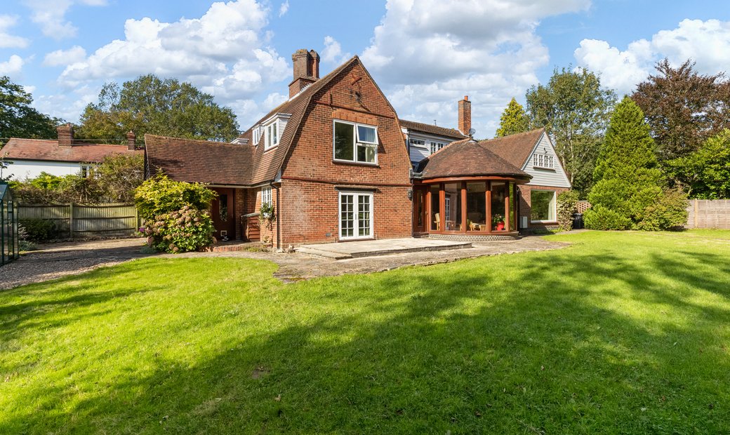 4 Bedroom Detached House For Sale In Ware Dans Ware, Angleterre