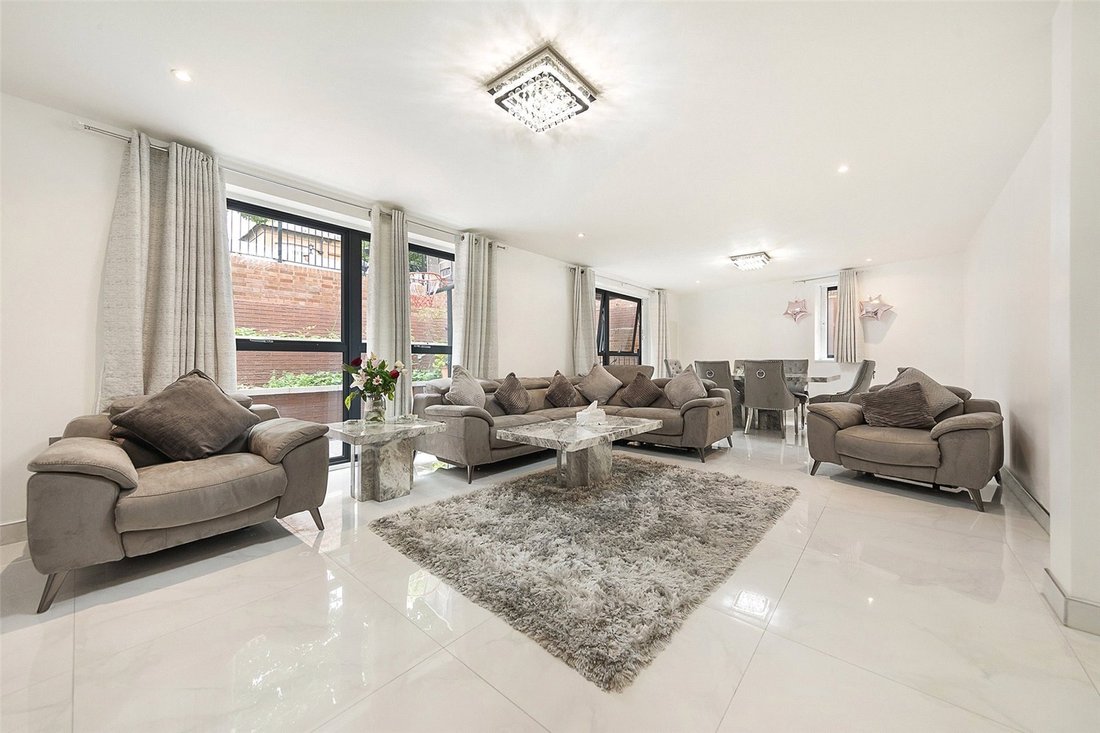 7 Bedroom Detached House For Sale In London In London, England, United