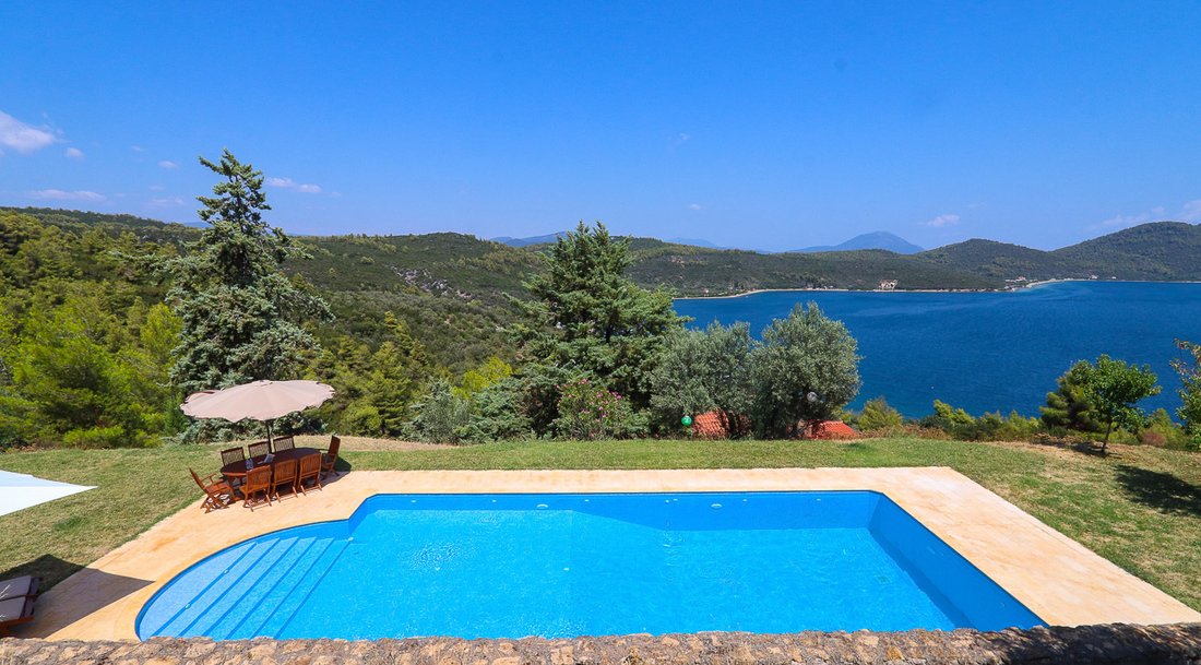 Estate in Istiaia-Aidipsos, Thessaly and Central Greece, Greece 5 - 13317249