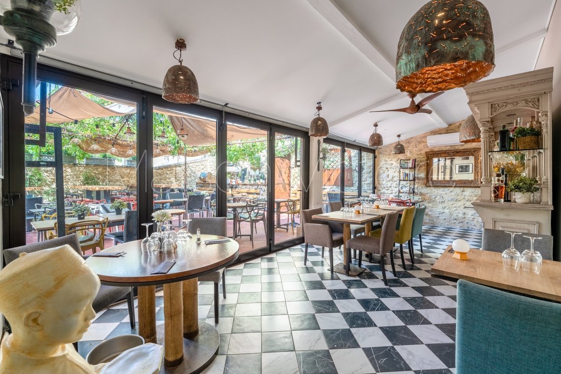 Restaurant And Bed & In Cabrières D'avignon, Provence Alpes Côte D'azur