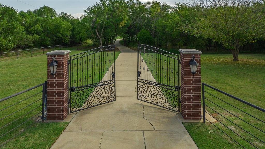 20 Acre Gated Country Estate In Guthrie, Oklahoma, United States For