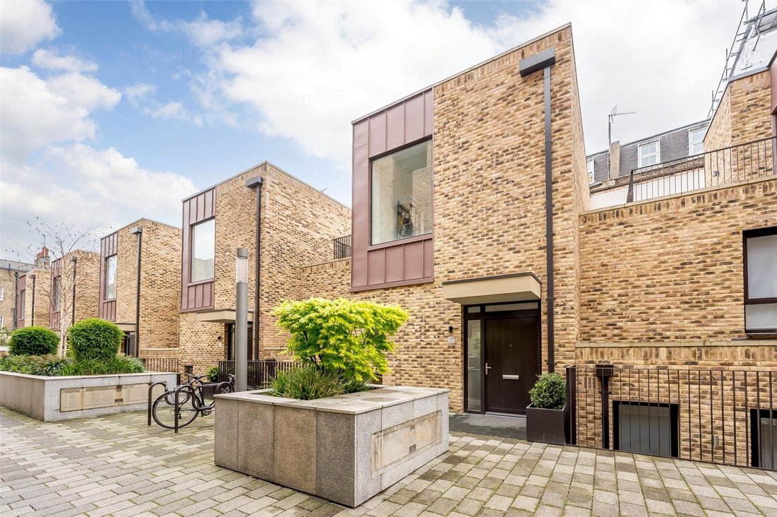 3 Bedroom Terraced House For Sale In London In London, England, United