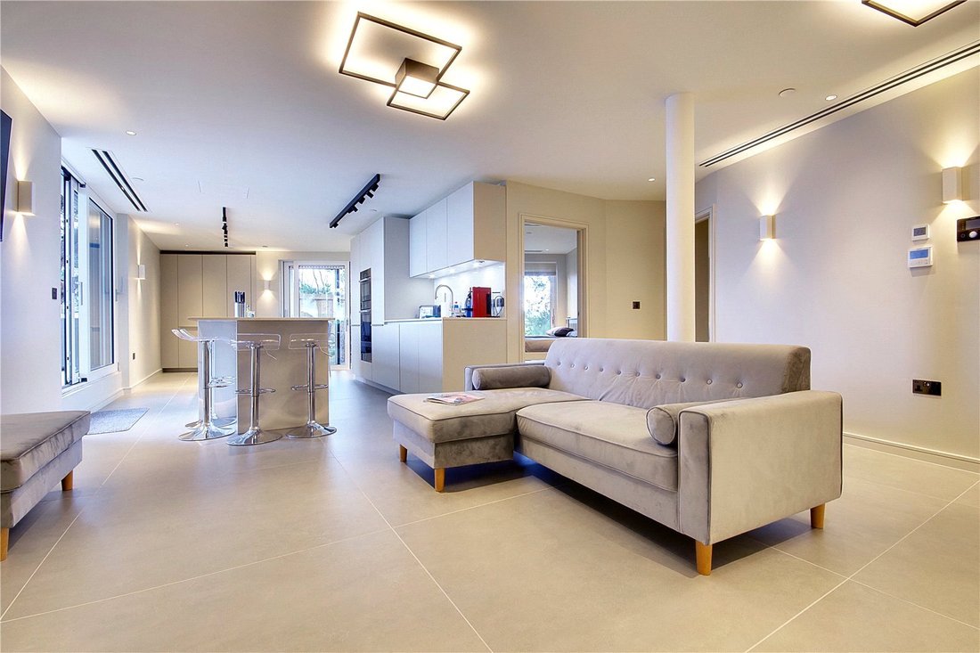 3 Bedroom Apartment For Sale In Poole In Poole, England, United Kingdom