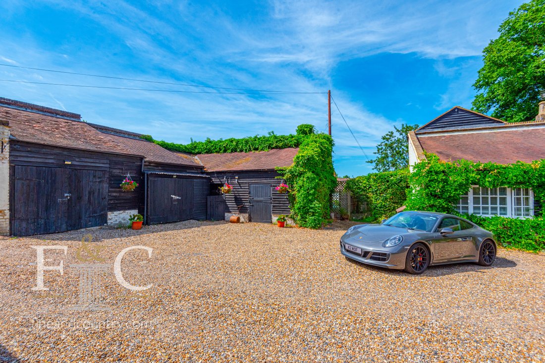 4 Bedroom Detached House For Sale In In Goff's Oak, England, United