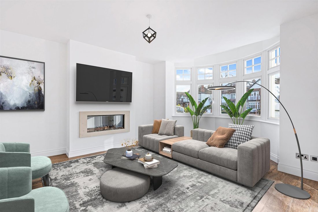 5 Bedroom Detached House For Sale In Southend On Sea, England, United