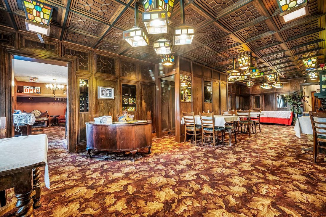 Historic Bed And Breakfast In Cardston, Alberta, Canada For Sale (13322239)