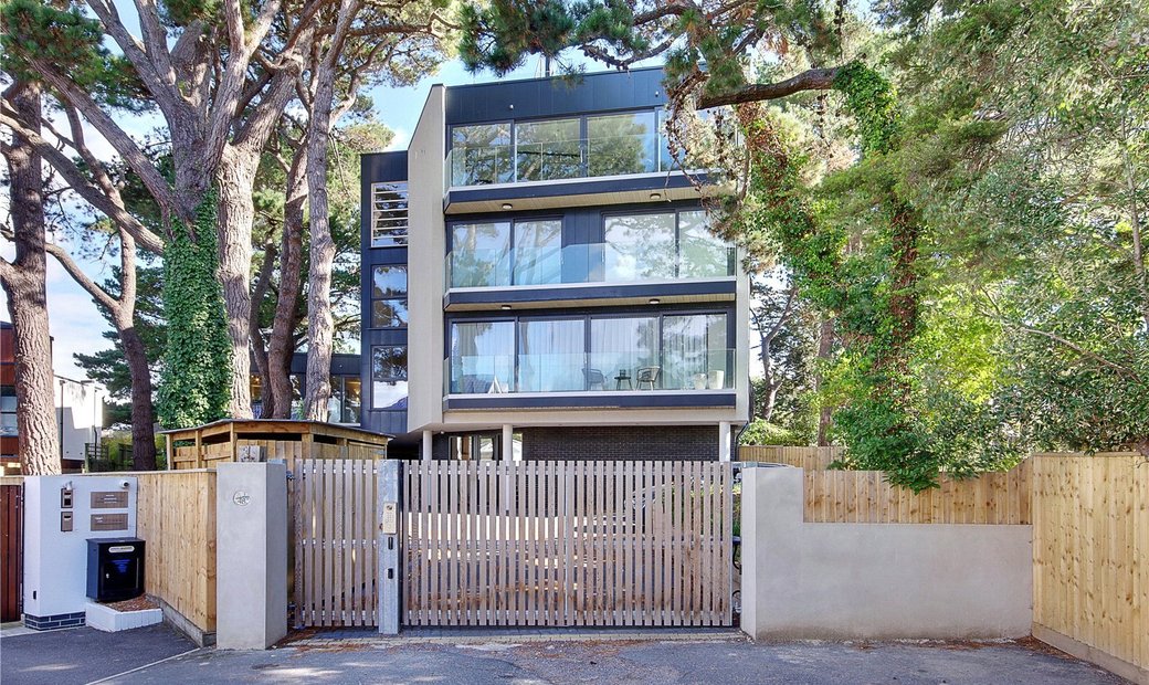 3 Bedroom Apartment For Sale In Poole In Poole, England, United Kingdom