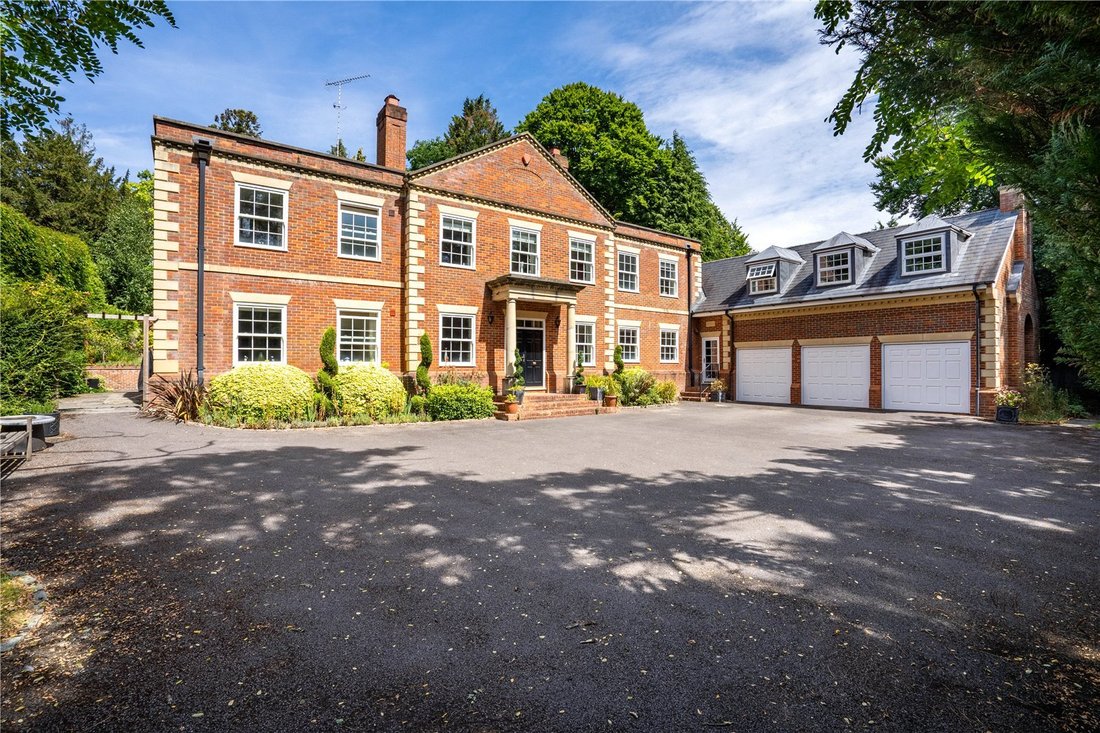 7 Bedroom Detached House For Sale In In Gerrards Cross, England, United