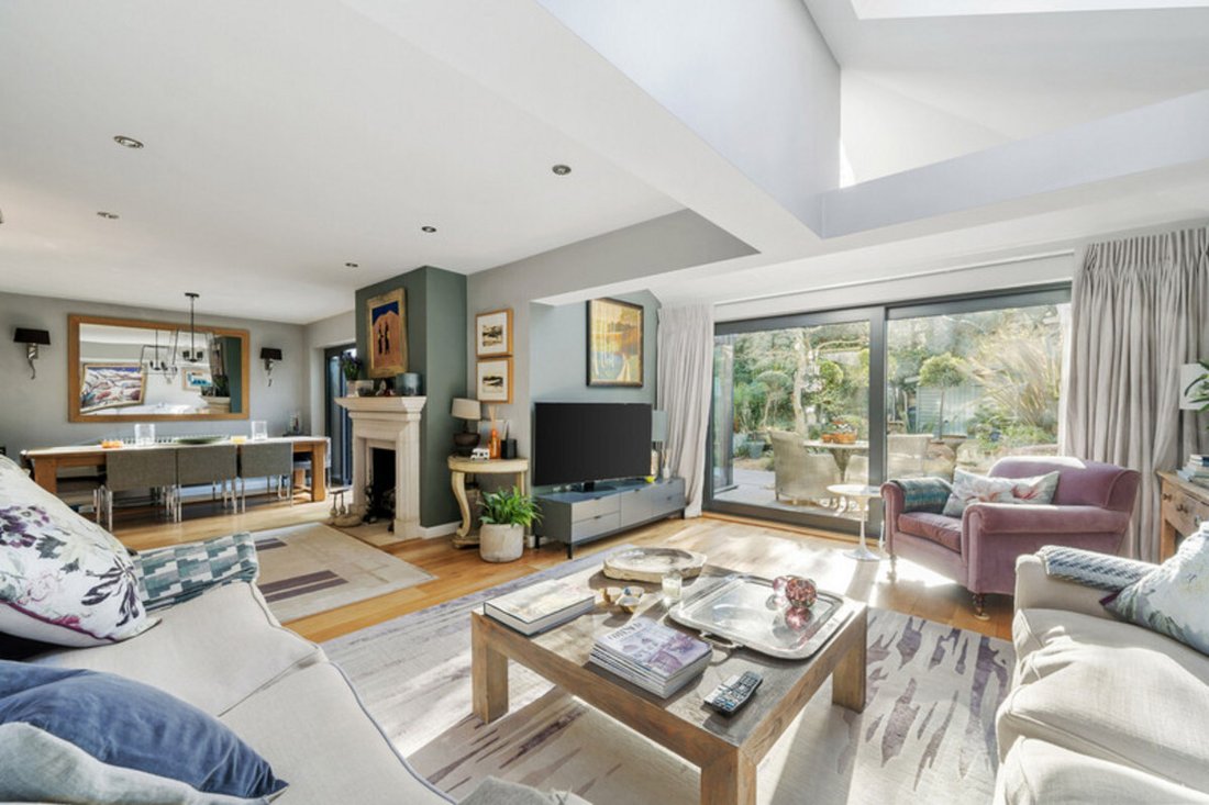 4 Bedroom Detached House For Sale In London In London, England, United