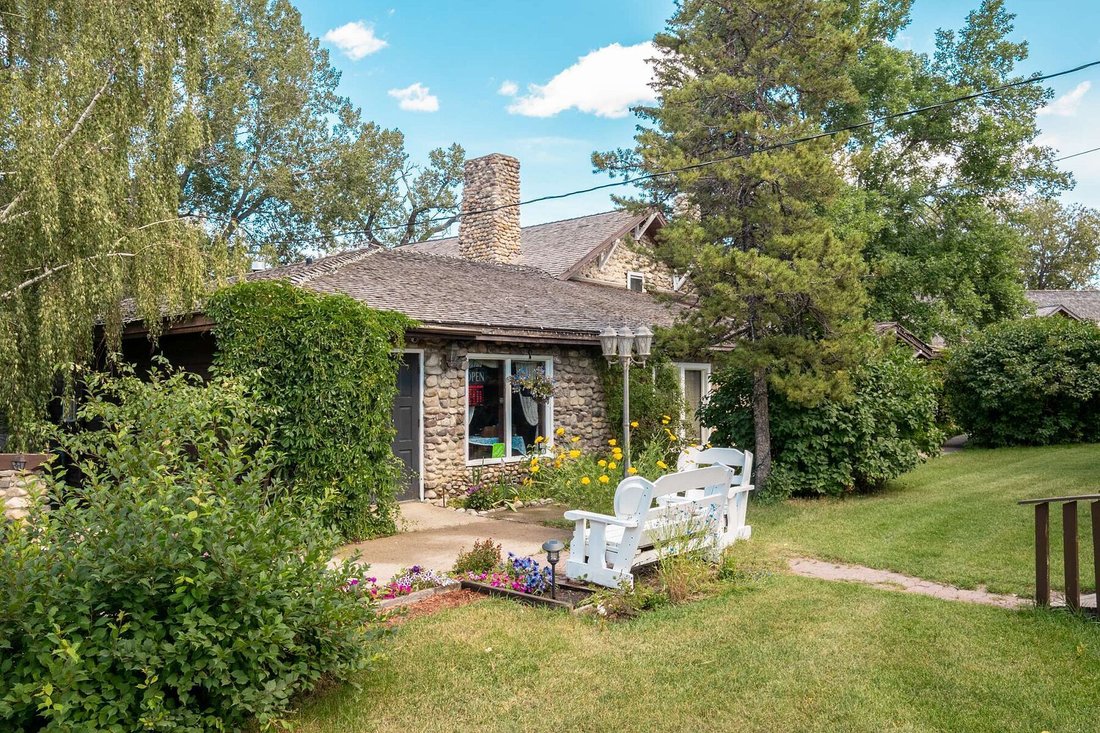 Historic Bed And Breakfast In Cardston, Alberta, Canada For Sale (13322239)