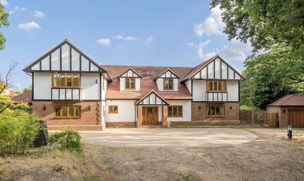 5 Bedroom Detached House For Sale In In Cuffley, England, United