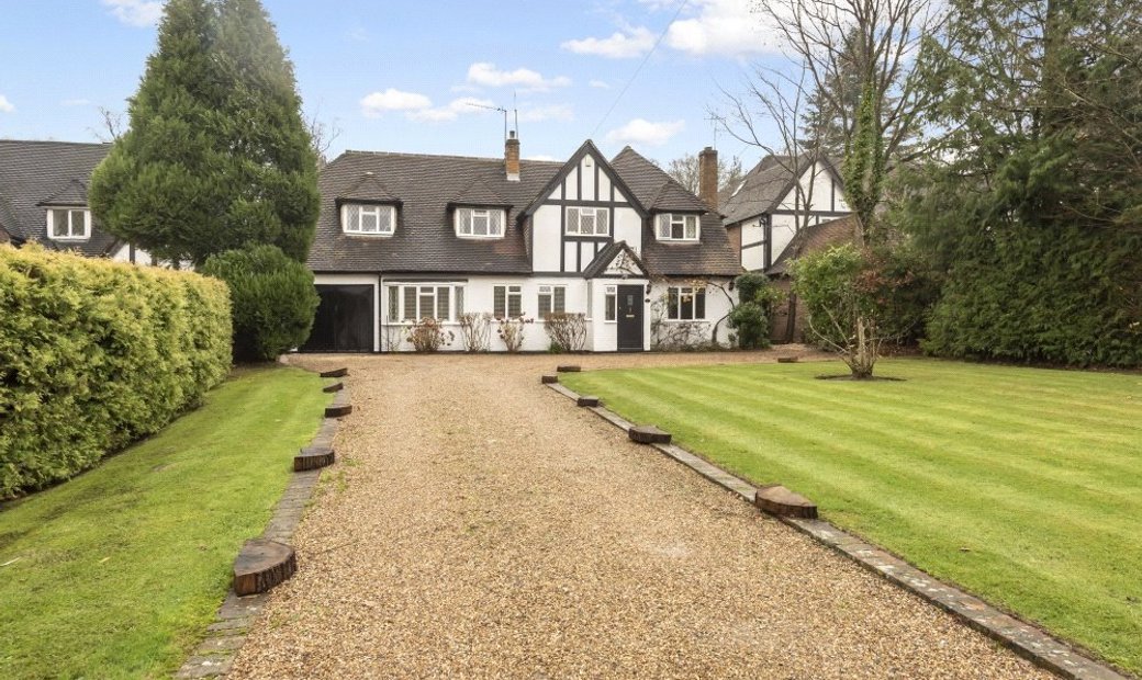 5 Bedroom Detached House For Sale In In Gerrards Cross, England, United