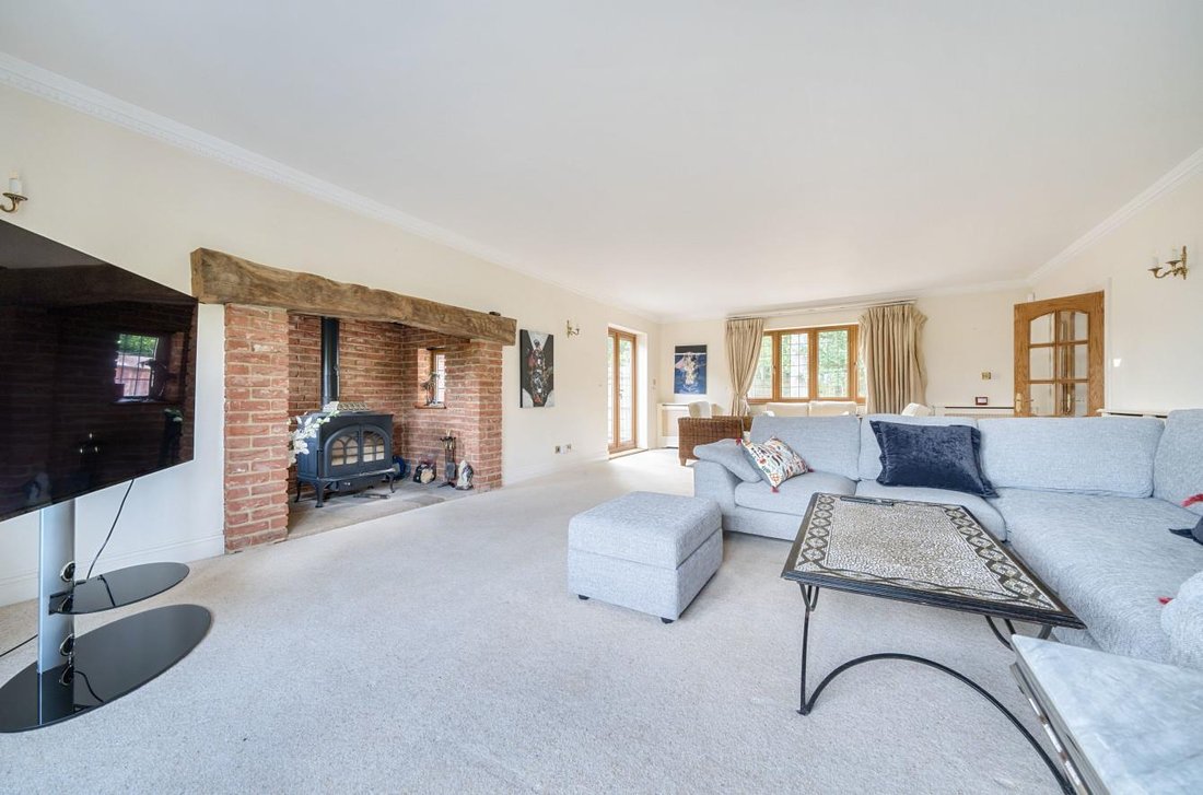 5 Bedroom Detached House For Sale In In Cuffley, England, United