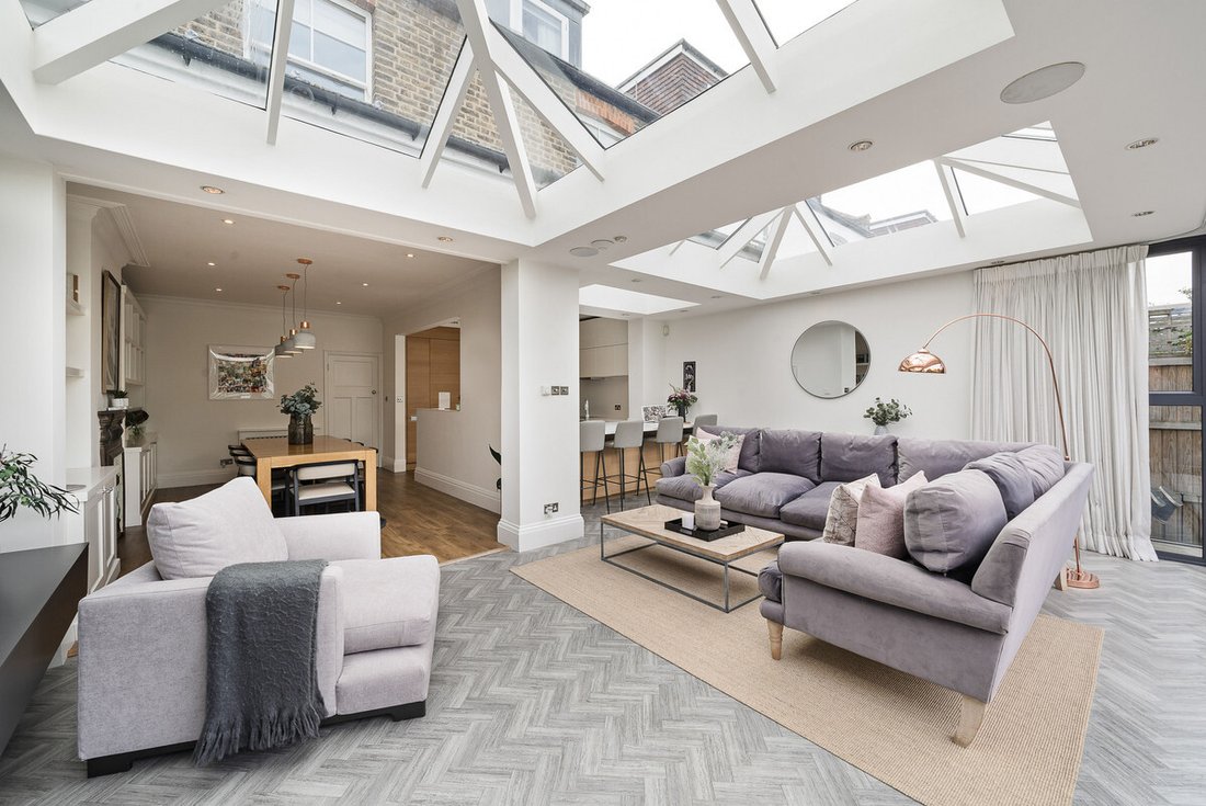 5 Bedroom Semi Detached House For Sale In In London, England, United