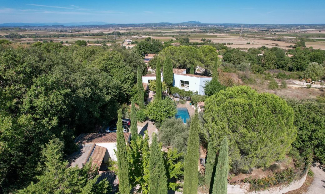 Large Renovated Villa With Swimming Pool Near Uzes In Uzès, Occitanie