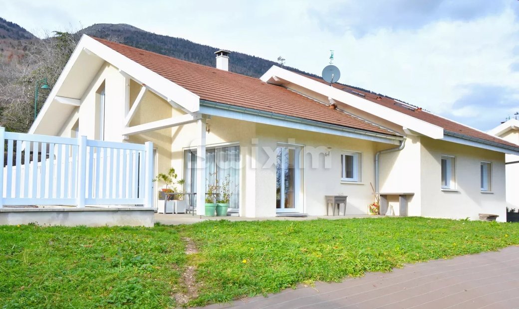 Gex House In Gex, Auvergne Rhône Alpes, France For Sale (13323456)
