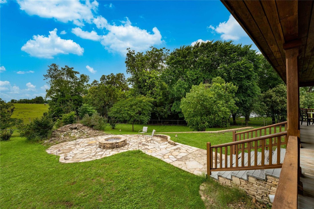 200 And 205 S Live Oak In Round Top, Texas, United States For Sale