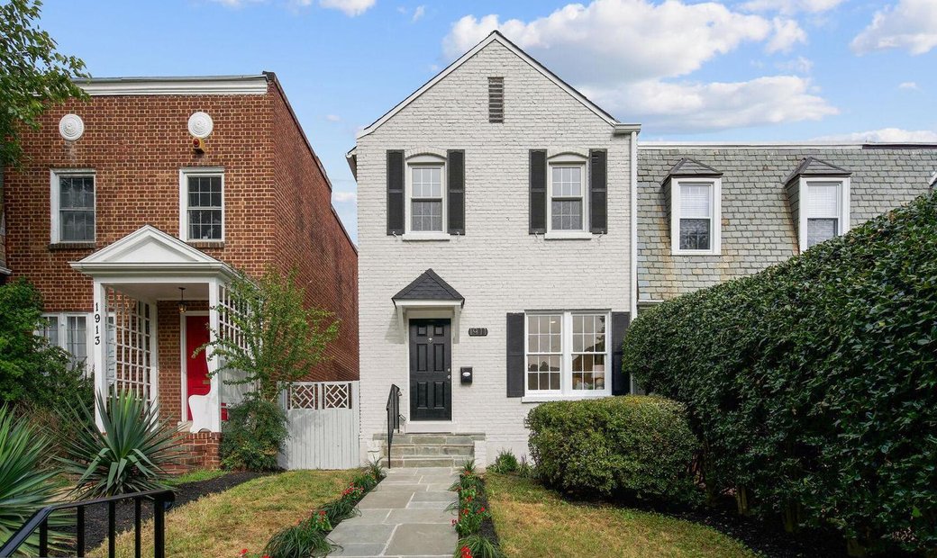 Burleith Colonial Townhome Masterfully In Washington, Dc, United States