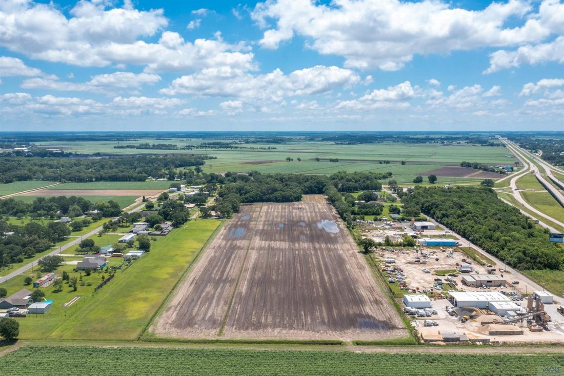 Thirty Acres Of Property In New Iberia, Louisiana, United States For Sale (13327458)