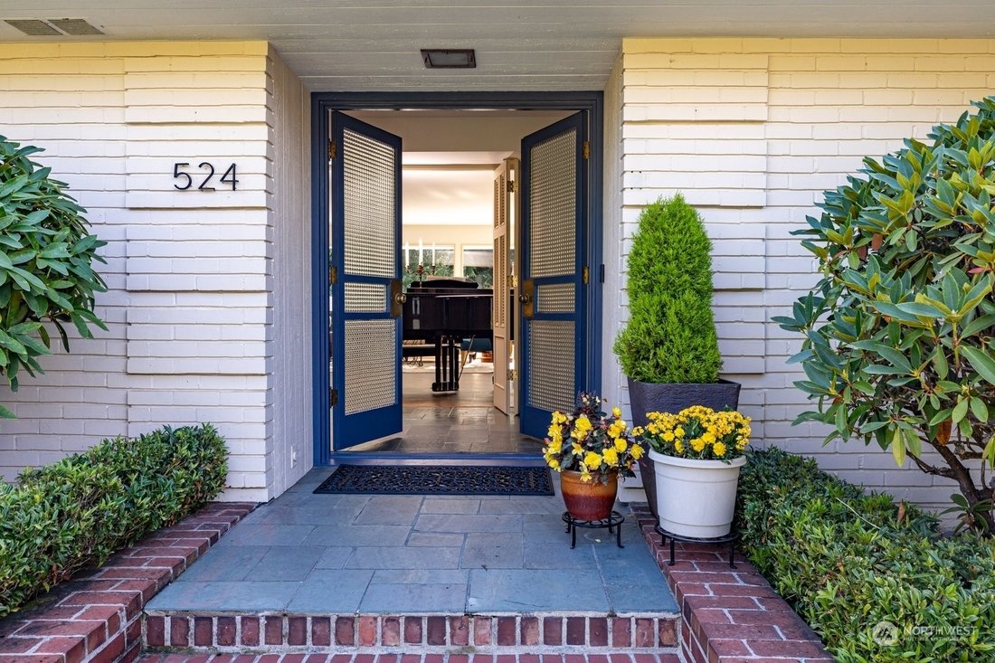 Architect Designed Home Atop Rucker Hill In Everett, Washington, United