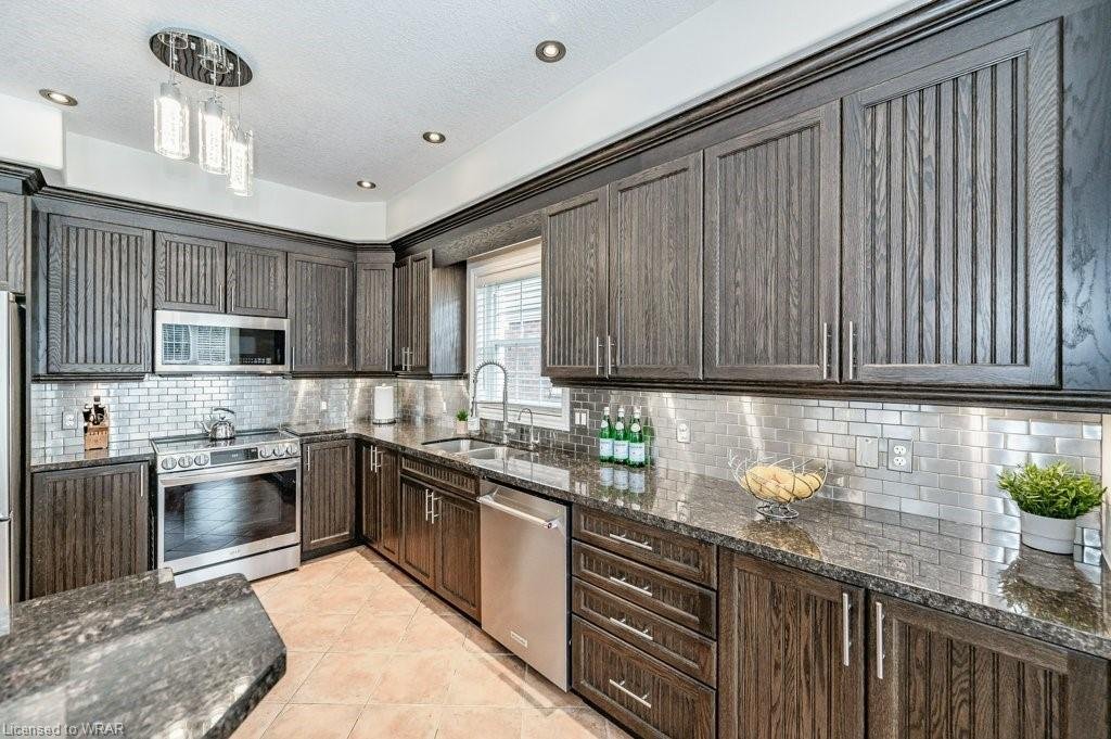 Modern Luxury With Family Friendly Living En Baden, Ontario, Canadá En Venta (13327511)