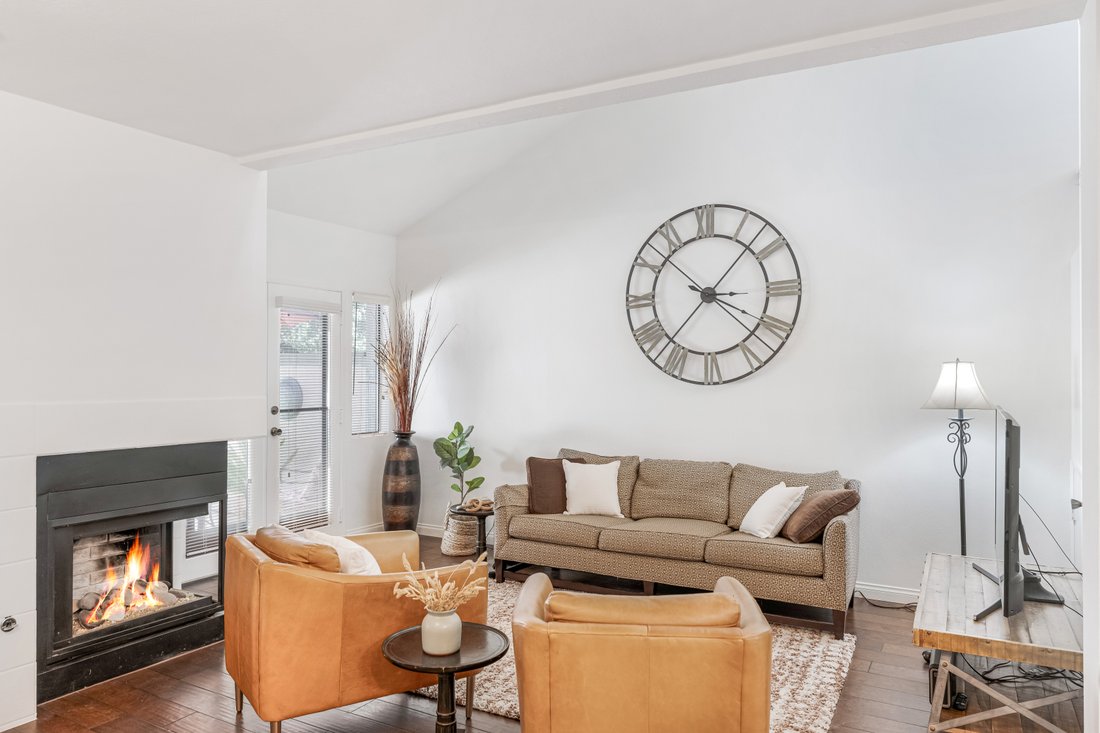 Oak Creek Townhome In Santa Barbara, California, United States For Sale