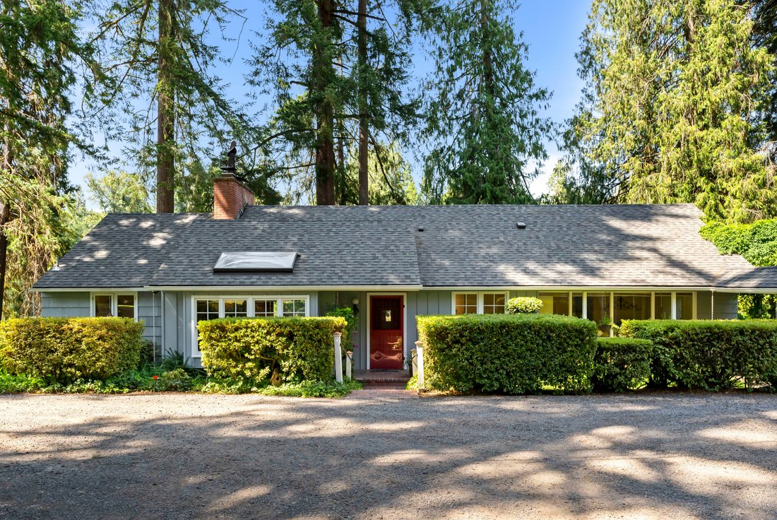 Magnificent Riverfront Residence In Leaburg, Oregon, United States For