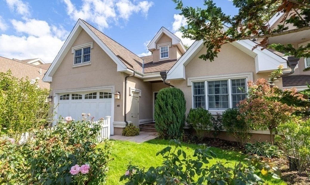 Four Bedroom Townhome With Dual Suites In Newton, Massachusetts, United