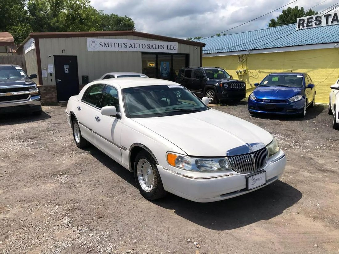 2001 Lincoln Town Car In Byhalia, Ms, United States For Sale (13324845)