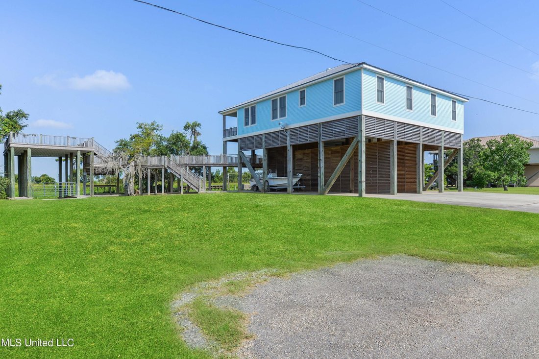 6 Bedrooms Single Family Detached In Pearlington, Mississippi, United