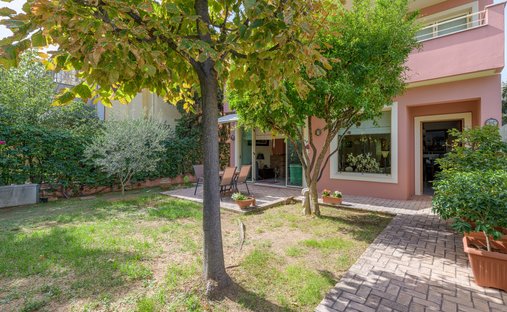 Casa in North Athens, Attica, Grecia 1
