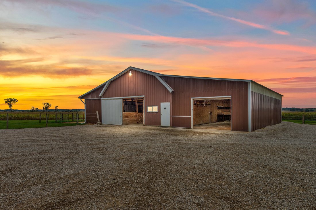 Beautifully Remodeled Home With In Lauderdale Lakes, Wisconsin, United