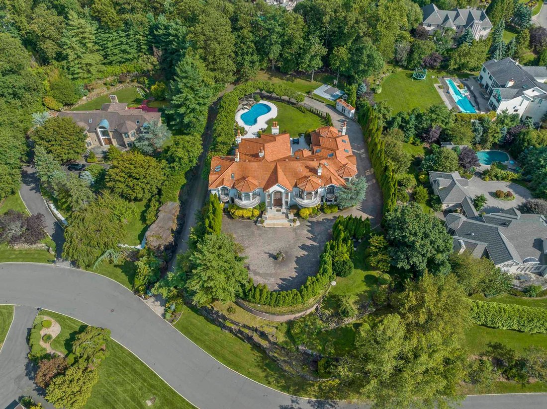 142 Hoover Drive, ,, Nj, 07626 In Cresskill, New Jersey, United States