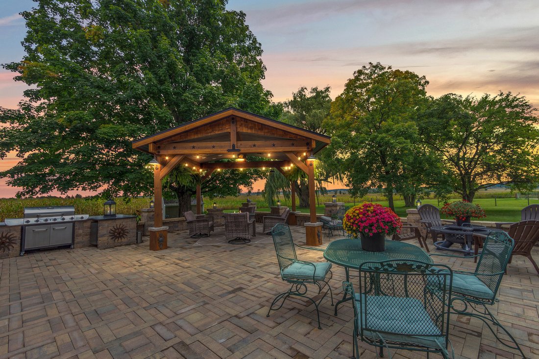 Beautifully Remodeled Home With In Lauderdale Lakes, Wisconsin, United