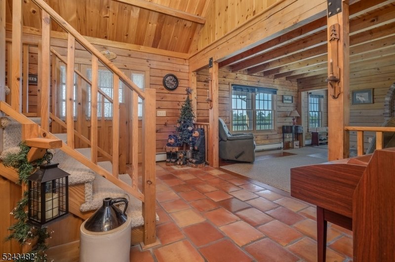 5 Bedrooms Single Family Detached In Flemington, New Jersey, United