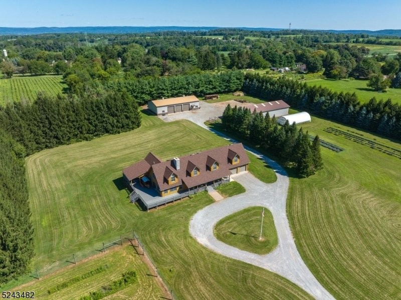 5 Bedrooms Single Family Detached In Flemington, New Jersey, United