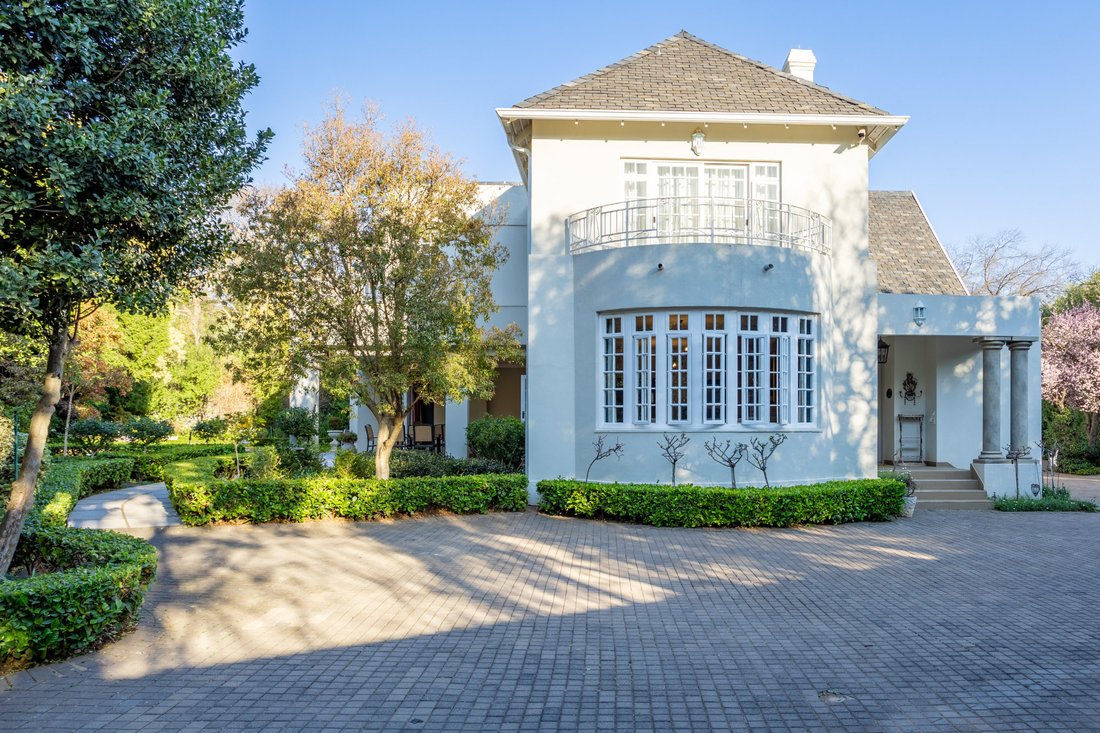 Magnificent 6 Bedroomed Family Home With In Sandton, Gauteng, South