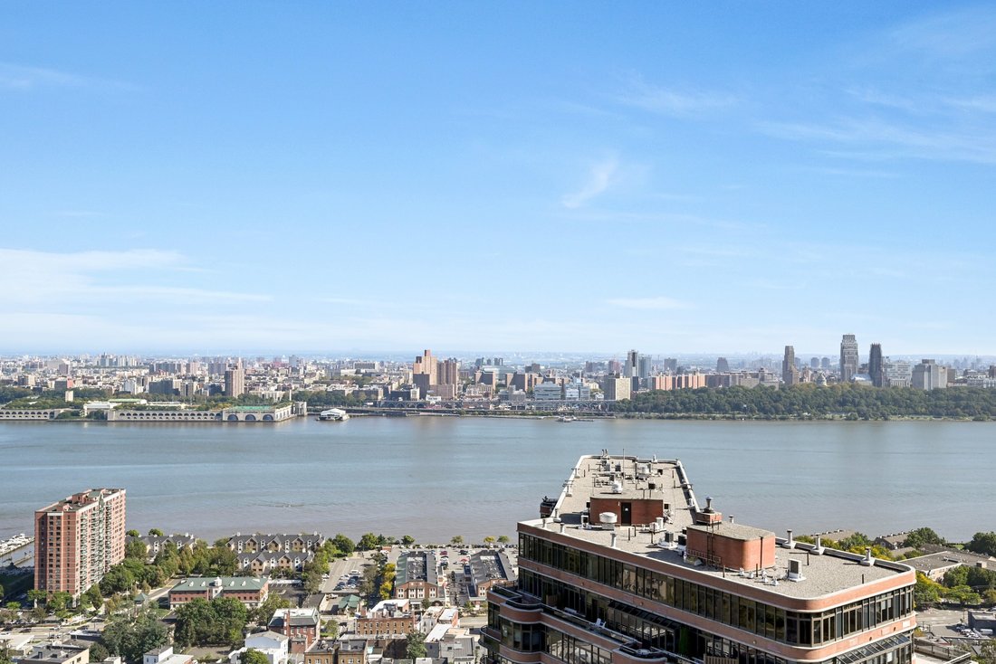 Winston Towers In Cliffside Park, New Jersey, United States For Sale