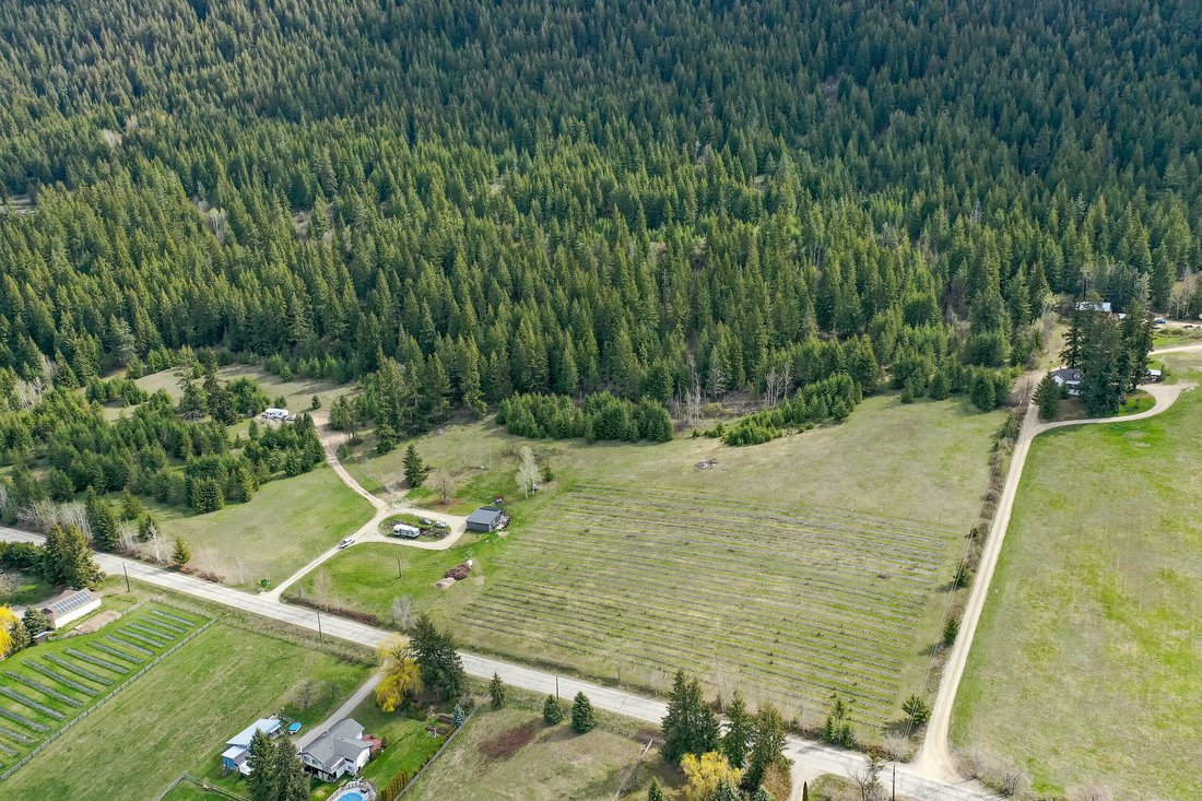 Beautiful Private Acreage In Salmon Arm, British Columbia, Canada For