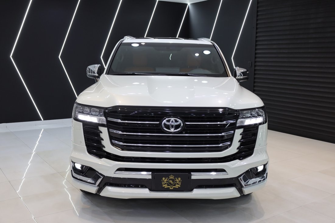Suv in Dubai, Dubai, United Arab Emirates 2 - 13338452