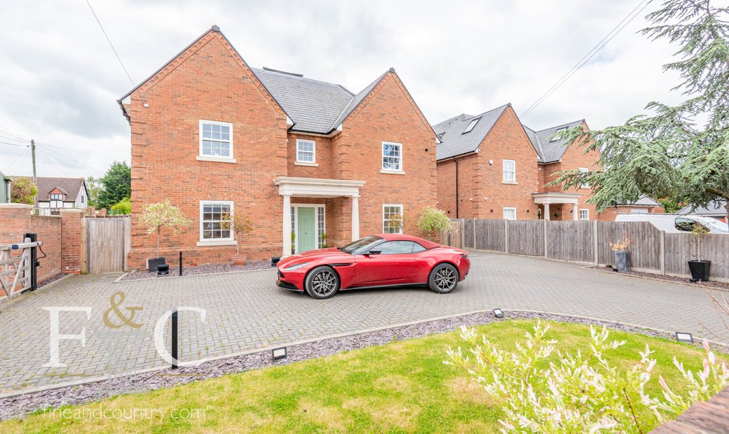 6 Bedroom Detached House For Sale In In Nazeing, England, United