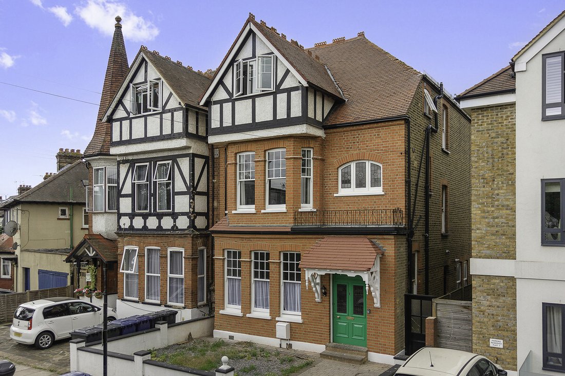 House in Acton Park, Ealing, England 1 - 13336123