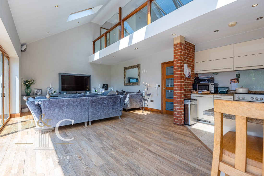 4 Bedroom Country House For Sale In Roydon In Roydon, England, United